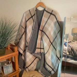 Banana republic reversible shawl